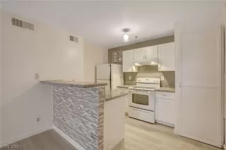 Photo #4: 2345467 Listing