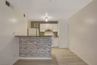 Photo #5: 2345467 Listing