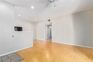 Photo #6: 2345523 Listing