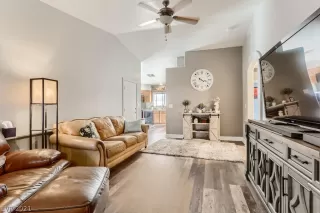 Photo #2: 2345539 Listing