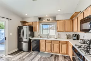 Photo #5: 2345539 Listing