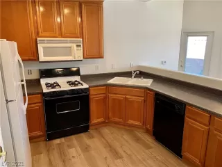 Photo #4: 2345804 Listing