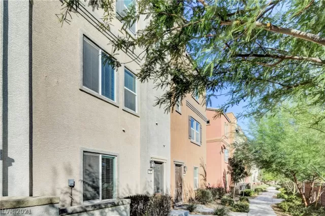 MLS: 2345848 Condo For Sale