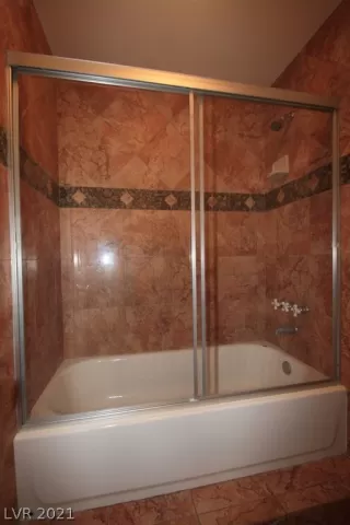 Photo #5: 2345960 Listing