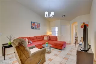 Photo #5: 2345961 Listing