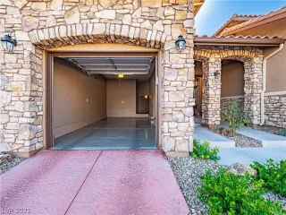 Photo #4: 2346001 Listing