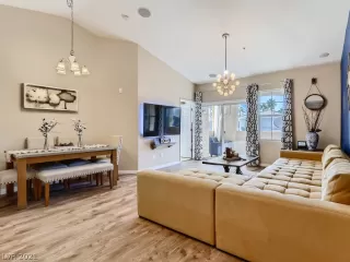 Photo #6: 2346011 Listing 