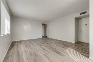 Photo #3: 2346013 Listing