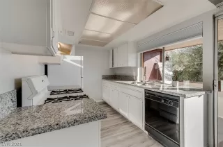 Photo #5: 2346013 Listing