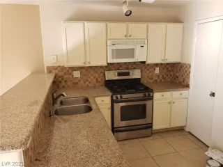 Photo #5: 2346218 Listing 