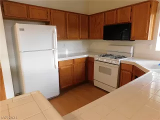 Photo #4: 2346248 Listing