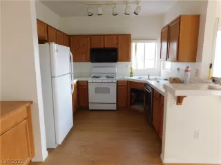 Photo #5: 2346248 Listing