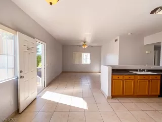 Photo #6: 2346297 Listing