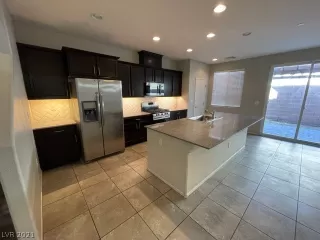 Photo #3: 2346310 Listing 