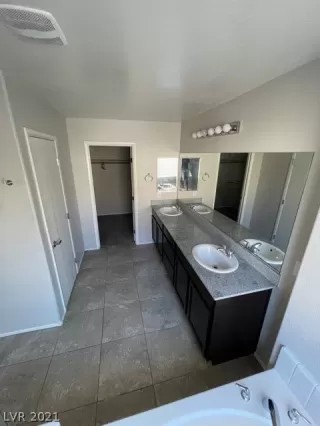 Photo #5: 2346310 Listing 