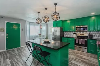 Photo #3: 2346311 Listing