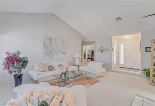 Photo #5: 2346316 Listing