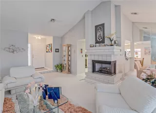 Photo #6: 2346316 Listing