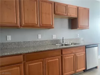 Photo #6: 2346327 Listing