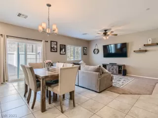 Photo #5: 2346351 Listing