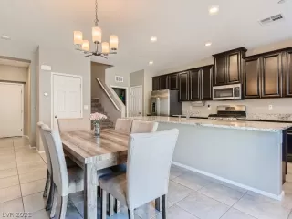 Photo #6: 2346351 Listing