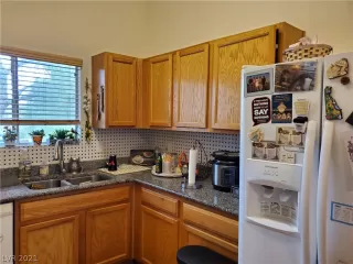 Photo #3: 2346359 Listing 