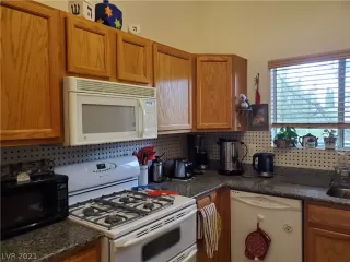 Photo #5: 2346359 Listing 