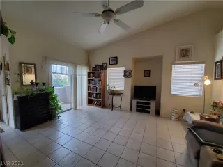 Photo #6: 2346359 Listing 