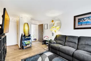 Photo #2: 2346373 Listing