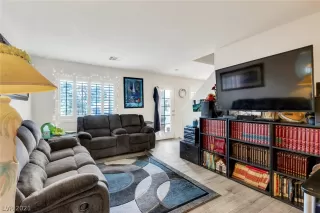 Photo #3: 2346373 Listing