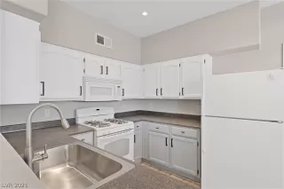 Photo #4: 2346384 Listing