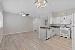 Photo #5: 2346384 Listing