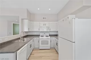 Photo #6: 2346384 Listing