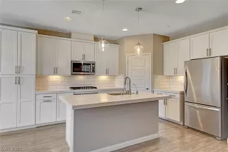 Photo #4: 2346403 Listing 