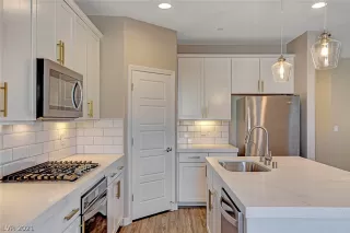 Photo #6: 2346403 Listing 