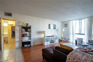 Photo #6: 2346445 Listing