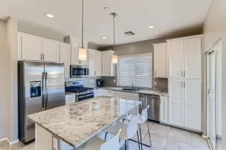 Photo #2: 2346517 Listing