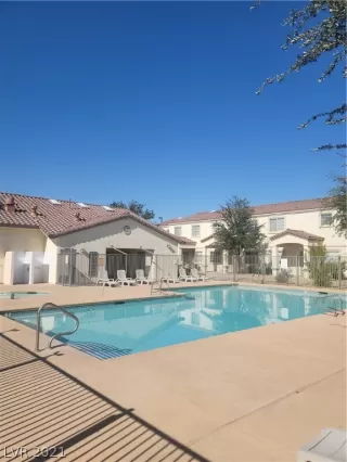 Photo #4: 2346561 Listing