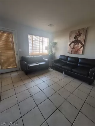 Photo #5: 2346561 Listing