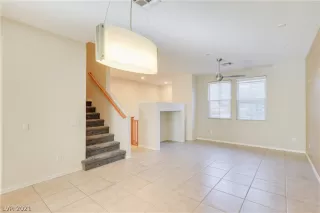 Photo #3: 2346566 Listing