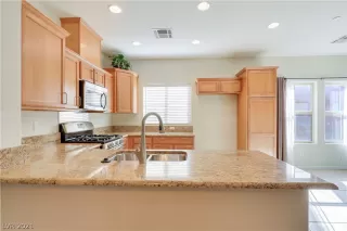 Photo #5: 2346566 Listing