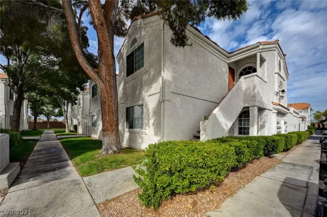 MLS: 2346586 Condo For Sale