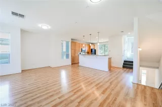 Photo #5: 2346588 Listing 