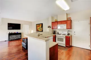 Photo #6: 2346597 Listing 