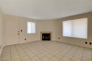 Photo #5: 2346613 Listing