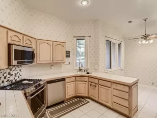 Photo #1: 2346644 Listing 