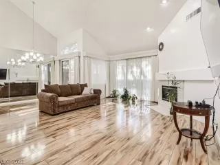 Photo #5: 2346644 Listing 