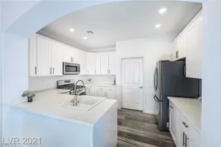 Photo #6: 2346648 Listing 