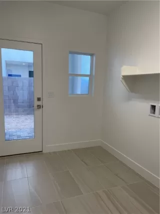 Photo #2: 2346669 Listing