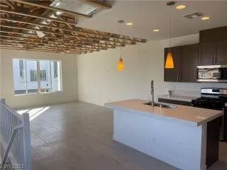 Photo #6: 2346669 Listing